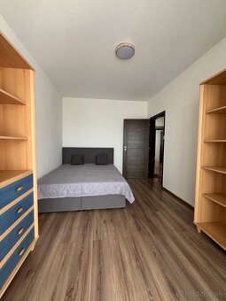 Pekný 3-izbový zariadený byt s loggiou - Sofijská ulica - 8