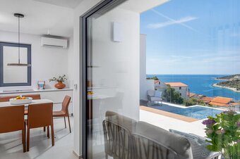 Chorvátsko, luxusná vila 80 metrov od mora. - 8