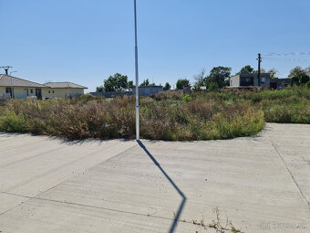 Na predaj dva rožné stavebné pozemky 640 m2, 741 m2 - 8