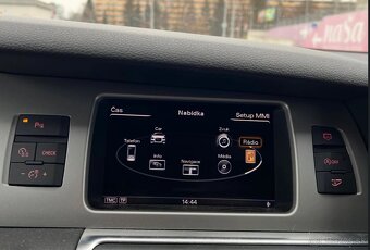 Audi Q7 S-line - 8
