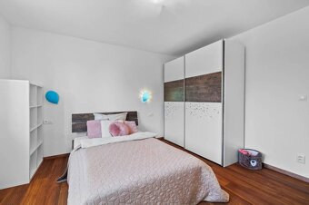 REZERVOVANÉI Predaj 5 - izb.dom v obľúbenej lokalite Ivanka  - 8