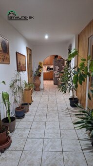 Rodinný dom s fotovoltaikou v obci Tužina. - 8