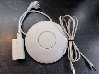 Ubiquiti UniFi UAP-AC-PRO + TP LINK switch - 8