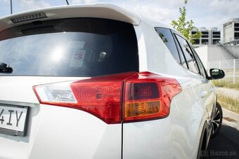 Toyota RAV4 2.2D 110kw A/T 4x4 / AJ NA SPLÁTKY / - 8