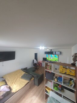 Dobrý deň predám alebo vymením za rodinný dom 2 izbový byt - 8