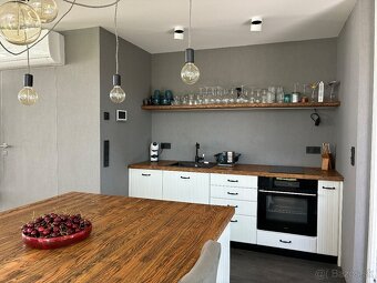 Moderný a kvalitný vidiecky dom pod Karpatmi - 8