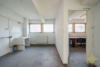 Ponúkam na predaj výrobno - skladové priestory Partizánske - 8