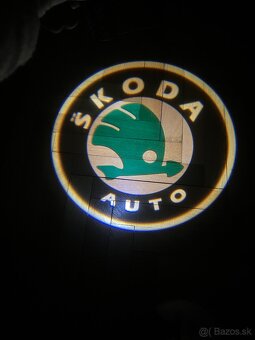 Svetlá s logom projektory do dverí do auta - 8