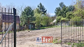 Pozemok 702 m2 v atraktívnej lokalite nad Račou - 8