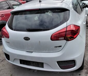 KIA CEED 1.4 CRDI 2015 Predám DVERE, MOTOR D4FC, PIATE DVERE - 8