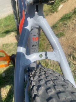 Cube 27.5” - 8