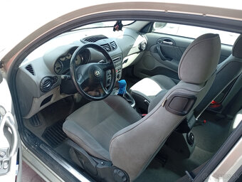 Alfa Romeo 147 1.9 JTD - 8