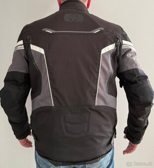 Helma Vemar Breeze, Bunda OXFORD Melbourne 3 - 8