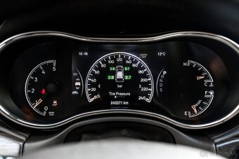 Jeep Grand Cherokee 3.0L V6 TD Summit AT - 8