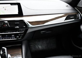 BMW Řada 5 M550d XD HUD B&W MASAŽ PANO 294 kw - 8