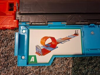 Hot Wheels - 8