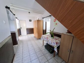 Rodinný dom s parádnym pozemkom - 8