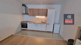 VEĽKÝ 2 izb. BYT, loggia + PARKOVACIE STÁTIE - 5,5 ročná NOV - 8