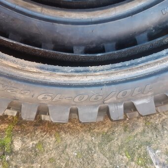 Pneumatiky PIRELLI SCORPION,MAXXIS DESERT - 8