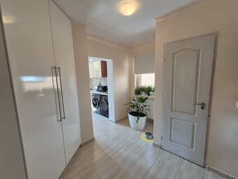 Kompletne zrekonštruovaný rodinný dom s wellness a zimnou zá - 8