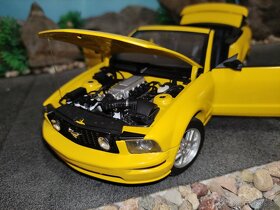 Prodám model 1:18 Ford mustang GT convertible 2006 Autoart - 8