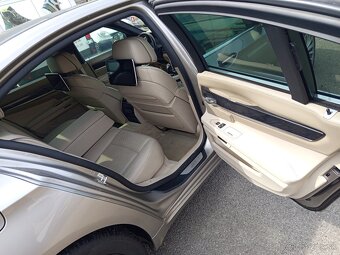 BMW 750i - 8