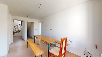 Kompletne zrekonštruovaný 6 izbový rodinný dom, 2x kúpeľňa - 8