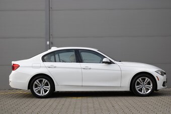 BMW 330i xDrive - 8