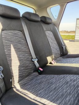 Kia Ceed 1.4 benzín 77kW 5st manuál 2007 - 8