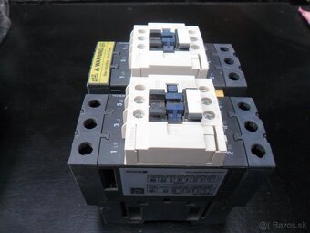 Rôzny elektromateriál - 8