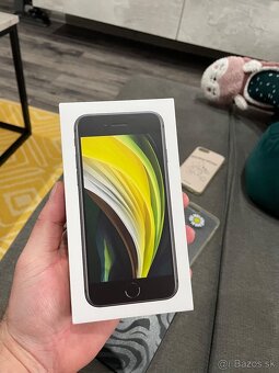 Apple iPhone SE 2020 Black 64GB - 8