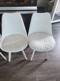 Moderne biele stolicky - 8