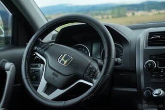 Honda CRV 4x4 Benzin V-tec ročník 2007
- 8