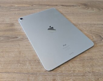 Apple iPad pro 11 1 generácie 64GB - 8
