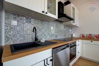 PRENÁJOM: 2IZBOVÝ KOMPLETNE ZARIADENÝ BYT, CENTRUM - DUNAJSK - 8