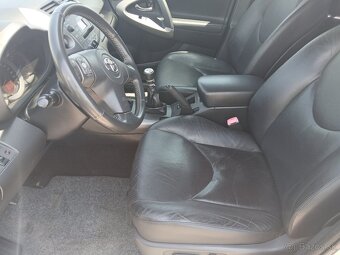 Predam Toyota Rav 4 2,2 diesel 100 kw rok 2006 - 8