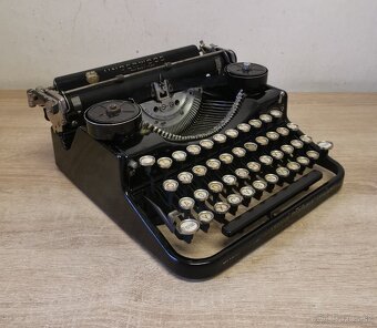 Starožitný písací stroj Underwood Portable 4 Bank rok 1926 - 8