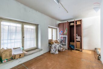 PREDAJ: Obchodný priestor na frekventovanej adrese, Handlová - 8