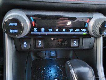 Toyota Rav4 Plug-In hybrid - 4x4 - 8