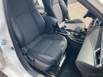 Toyota Corolla combi 2.0 Hybrid 112kW - TOP stav - 8