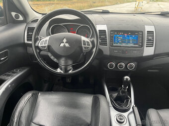 Mitsubishi Outlander 2.2 DI-D 4x4 instyle 7miest navi xenon - 8