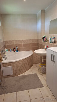 Na predaj krásny priestranný 5i rodinný dom Senica. - 8