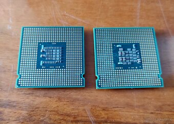 Doska ASRock + 2 Intel Procesory + RAM - 8