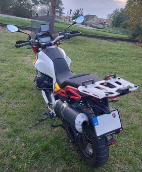 Moto Guzzi V85TT - 8