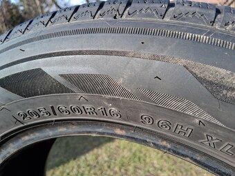 205/60 r16 zimne pneumatiky - 8