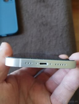 Apple iPhone 13 - 8
