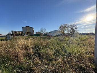 10 árový pozemok pri obchodnom centre v Moste pri BA - 8