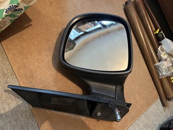 Rozne bocne zrkadla a kryty na svetla na auto - 8