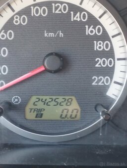 Mazda 5. 1.8 7 miestna Ťažné - 8