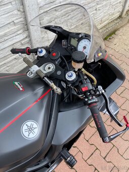 YAMAHA R6 - 8